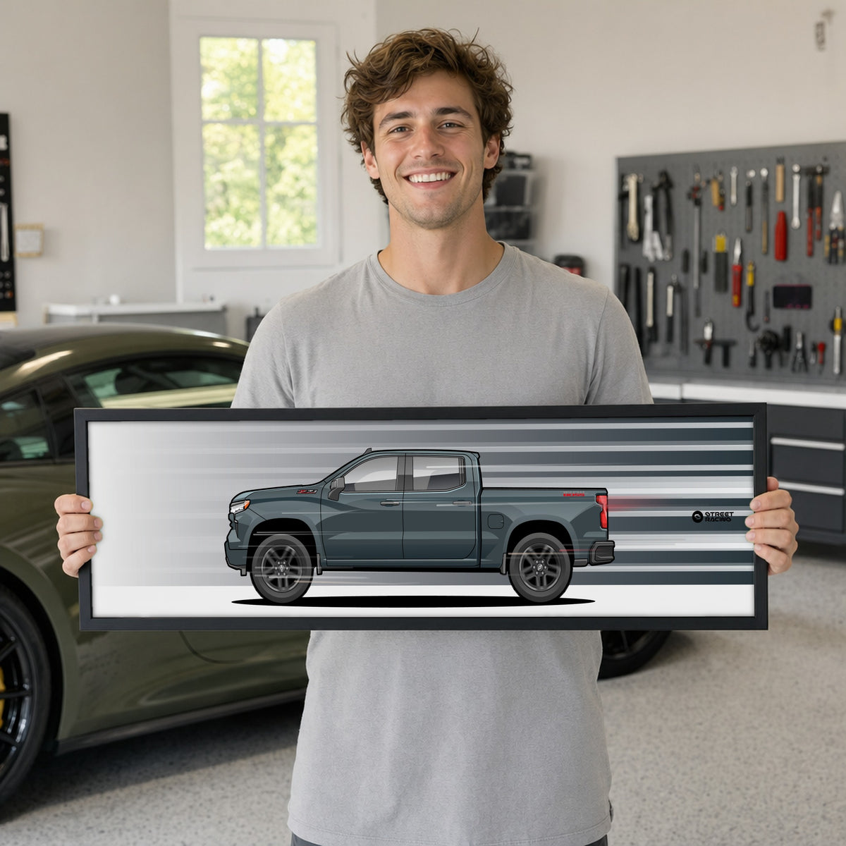 Cuadro arte en movimiento Chevrolet Silverado 2025 color Slate Gray en manos de una persona – StreetRacing