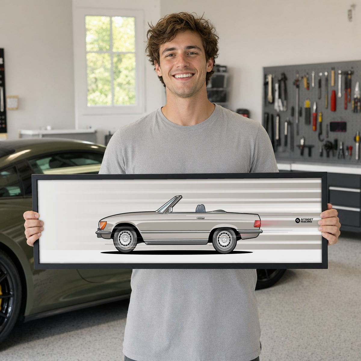 Cuadro arte en movimiento Mercedes-Benz 450 SL 1975 color Champagne en manos de una persona – StreetRacing