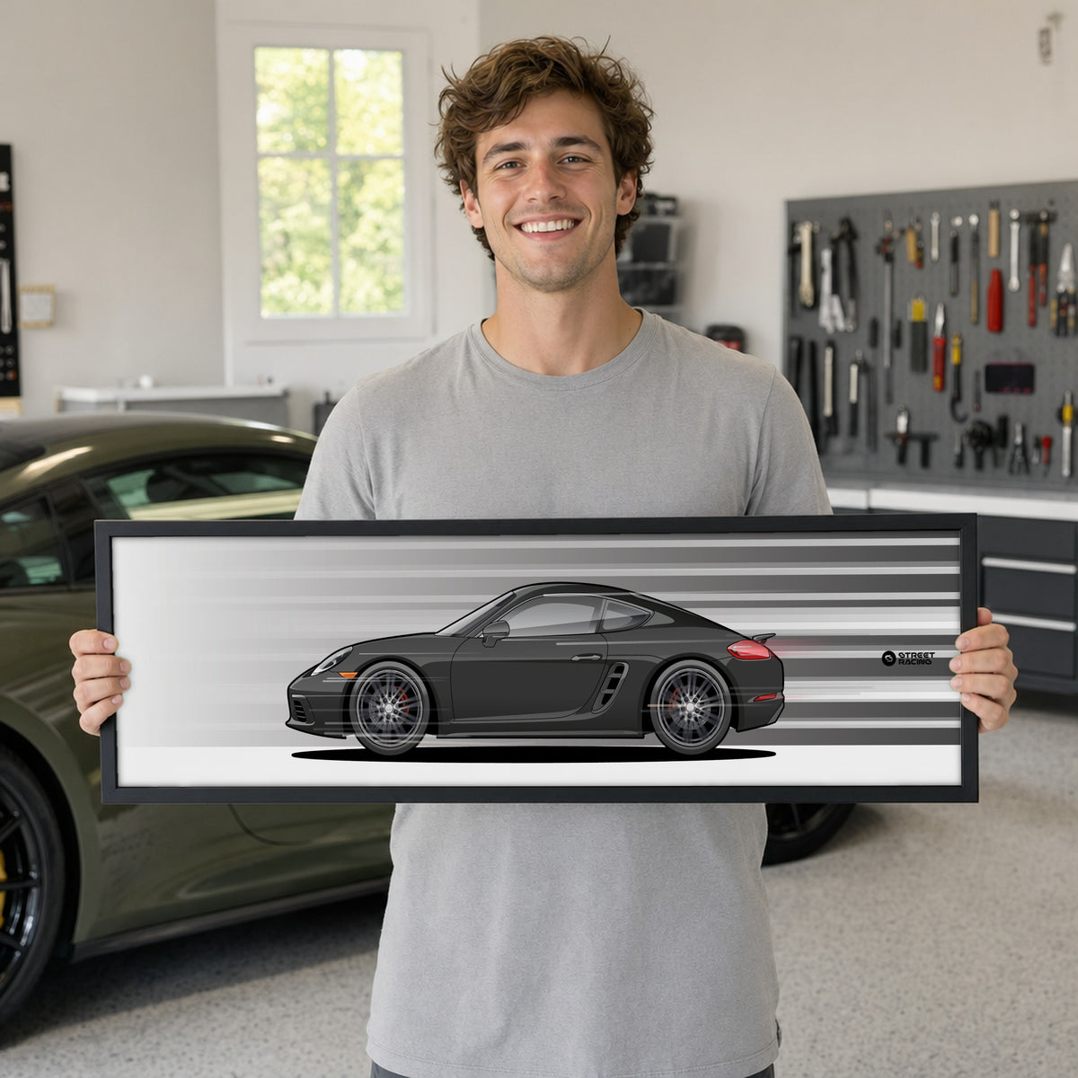 Cuadro arte en movimiento Porsche 718 Cayman S color Agate Grey en manos de una persona – StreetRacing