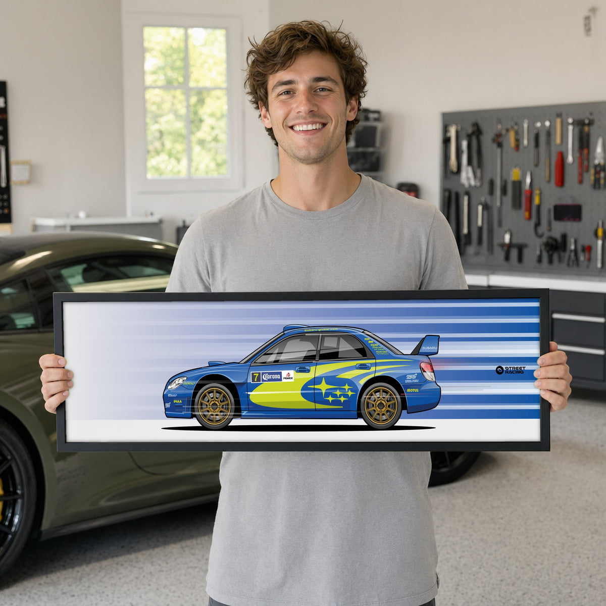 Cuadro arte en movimiento Subaru Impreza WRC S12B Petter Solberg color WR Blue Mica en manos de una persona – StreetRacing