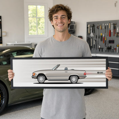 Cuadro arte en movimiento Mercedes-Benz 450 SL 1975 color Champagne en manos de una persona – StreetRacing