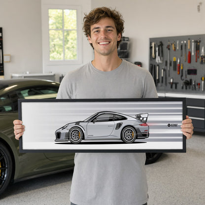 Cuadro arte en movimiento Porsche 911 GT2 RS 991 color GT Silver en manos de una persona – StreetRacing