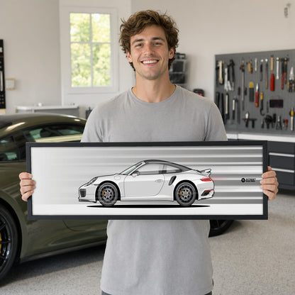 Cuadro arte en movimiento Porsche 911 Turbo S Cabriolet 991.2 color Carrara White en manos de una persona – StreetRacing