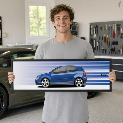 Cuadro arte en movimiento Volkswagen Golf GTI MK5 color Deep Blue Pearl en manos de una persona – StreetRacing