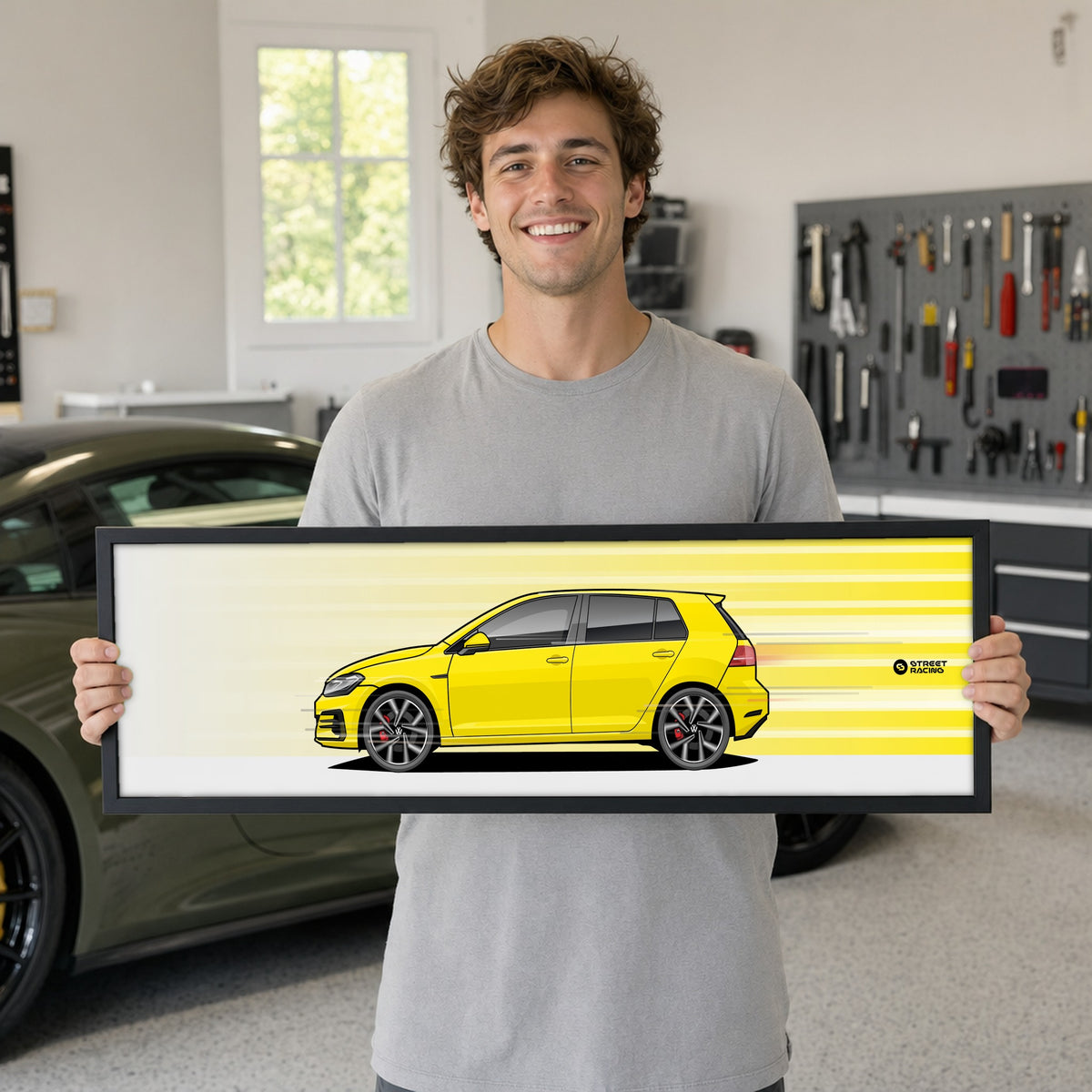 Cuadro arte en movimiento Volkswagen Golf GTI MK7.5 color Amarillo en manos de una persona – StreetRacing