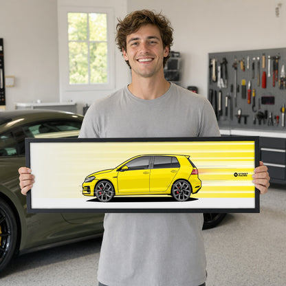 Cuadro arte en movimiento Volkswagen Golf GTI MK7.5 color Amarillo en manos de una persona – StreetRacing