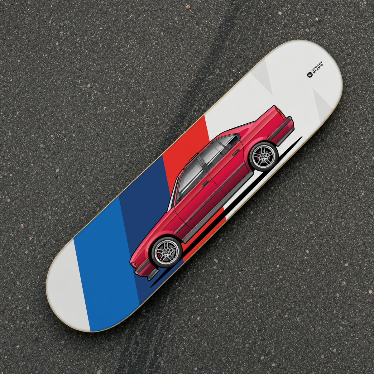 Tabla decorativa skate BMW 540i E34 Calypso Red fondo BMW M sobre el asfalto – StreetRacing