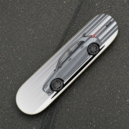 Tabla decorativa skate Mercedes-AMG A 35 2026 Mountain Grey fondo Movimiento sobre el asfalto – StreetRacing