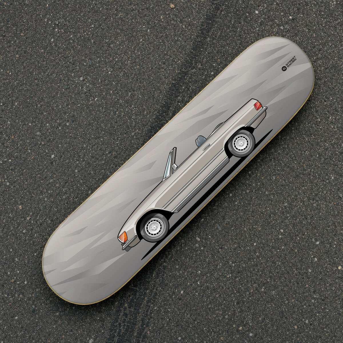 Tabla decorativa skate Mercedes-Benz 450 SL 1975 Champagne fondo Fragmentos sobre el asfalto – StreetRacing