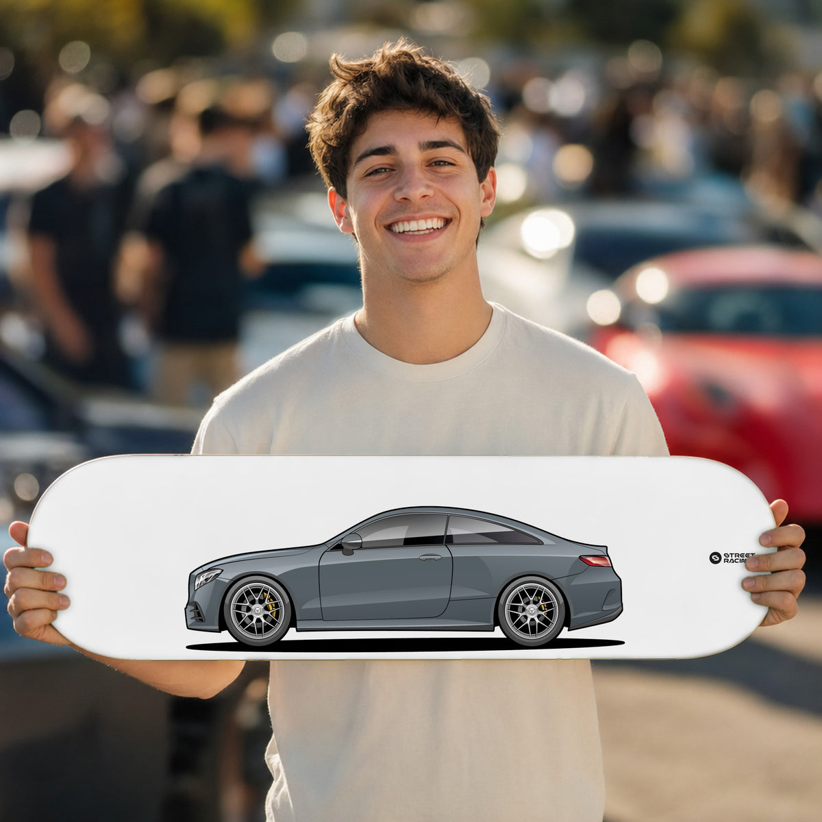 Tabla decorativa skate Mercedes-Benz E 300 Coupé Selenite Grey fondo Plano en un car meet – StreetRacing