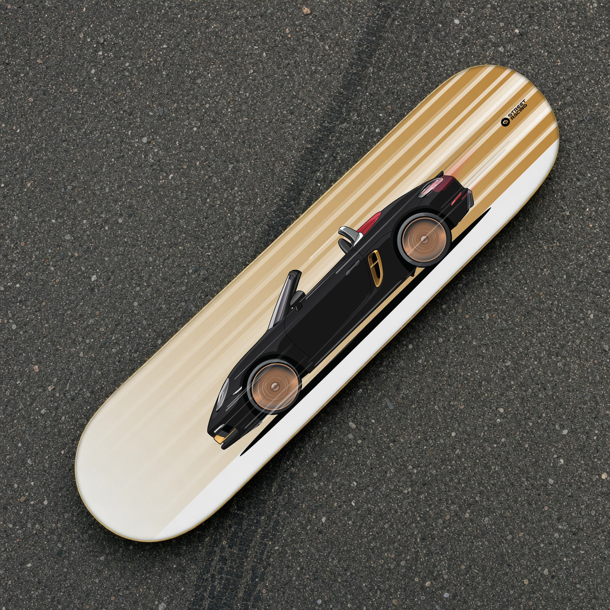 Tabla decorativa skate Porsche 718 Boxster 25 Years Jet Black fondo Movimiento sobre el asfalto – StreetRacing
