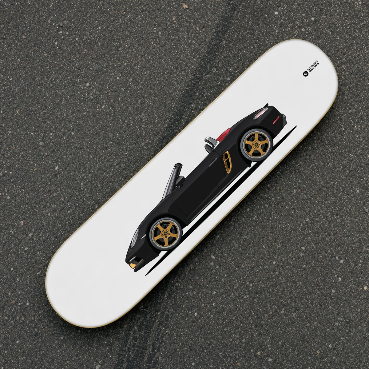 Tabla decorativa skate Porsche 718 Boxster 25 Years Jet Black fondo Plano sobre el asfalto – StreetRacing