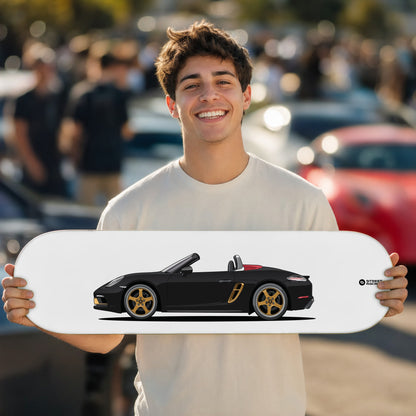 Tabla decorativa skate Porsche 718 Boxster 25 Years Jet Black fondo Plano en un car meet – StreetRacing