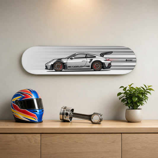 Tabla decorativa skate Porsche 911 GT3 RS 992 GT Silver fondo Movimiento en un living – StreetRacing