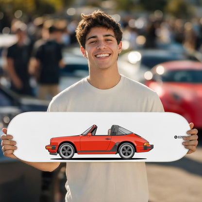 Tabla decorativa skate Porsche 911 Targa 1986 Guards Red fondo Plano en un car meet – StreetRacing