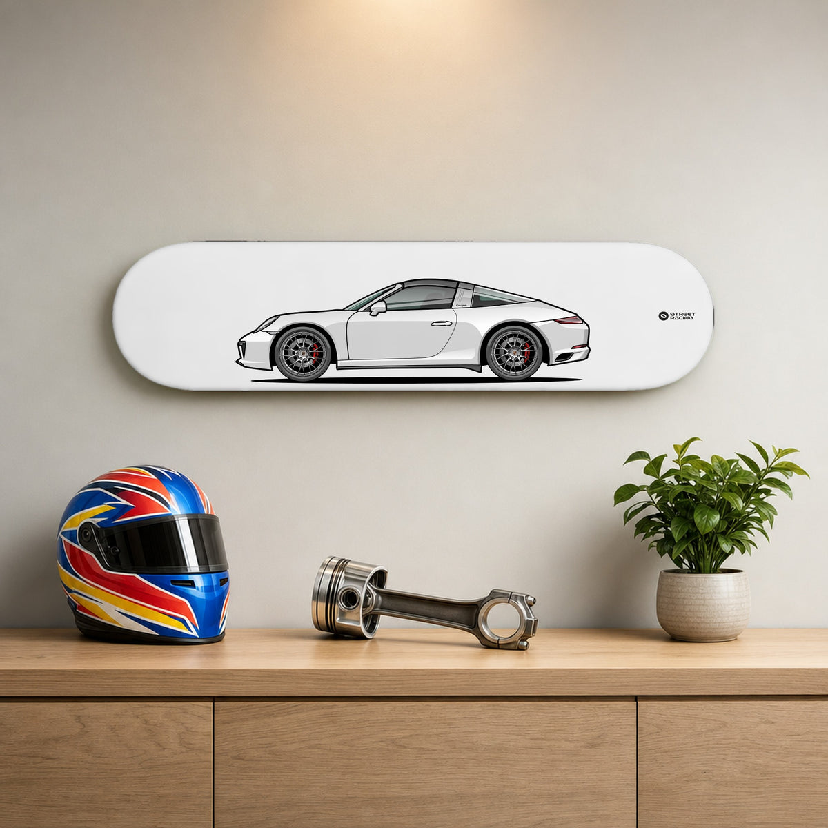 Tabla decorativa skate Porsche 911 Targa 4S 991.2 Carrara White fondo Plano en un living – StreetRacing