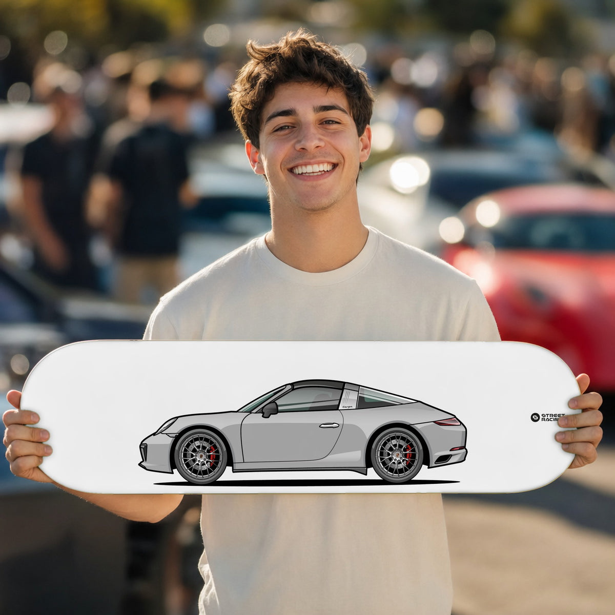 Tabla decorativa skate Porsche 911 Targa 4S 991.2 GT Silver fondo Plano en un car meet – StreetRacing