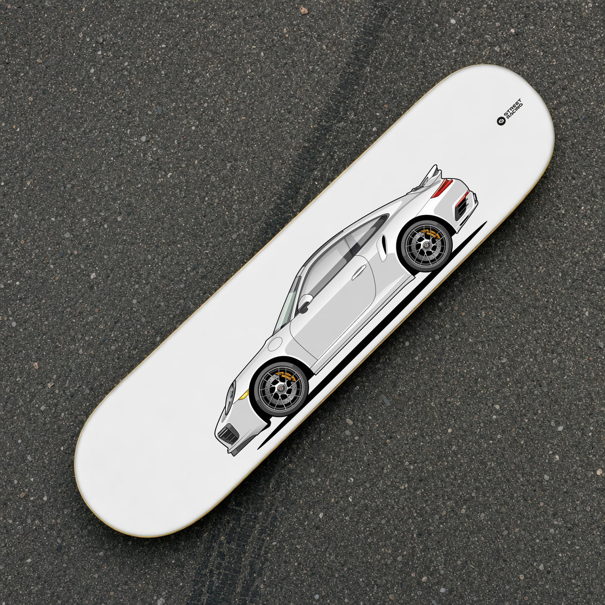 Tabla decorativa skate Porsche 911 Turbo S 991.2 Carrara White fondo Plano sobre el asfalto – StreetRacing