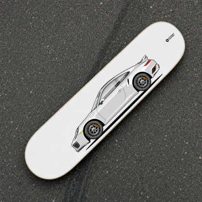 Tabla decorativa skate Porsche 911 Turbo S 991.2 Carrara White fondo Plano sobre el asfalto – StreetRacing