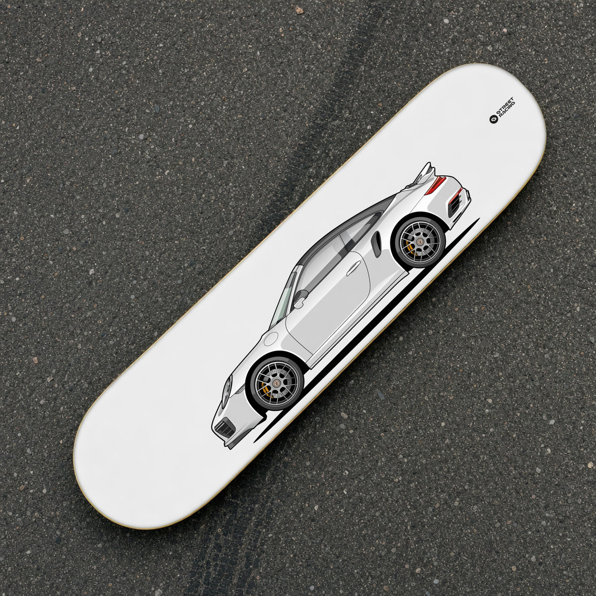 Tabla decorativa skate Porsche 911 Turbo S Cabriolet 991.2 Carrara White fondo Plano sobre el asfalto – StreetRacing