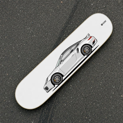 Tabla decorativa skate Porsche 911 Turbo S Cabriolet 991.2 Carrara White fondo Plano sobre el asfalto – StreetRacing