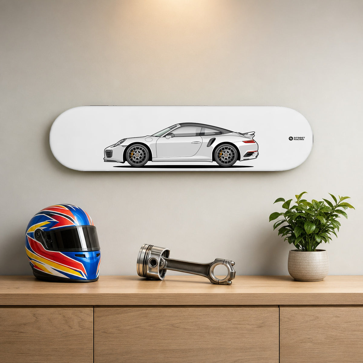 Tabla decorativa skate Porsche 911 Turbo S Cabriolet 991.2 Carrara White fondo Plano en un living – StreetRacing