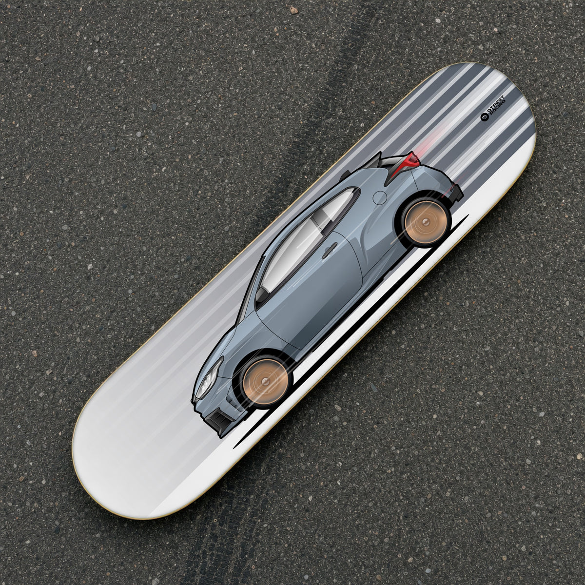 Tabla decorativa skate Toyota GR Yaris Gris azulado fondo Movimiento sobre el asfalto – StreetRacing