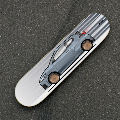 Tabla decorativa skate Toyota GR Yaris Gris azulado fondo Movimiento sobre el asfalto – StreetRacing