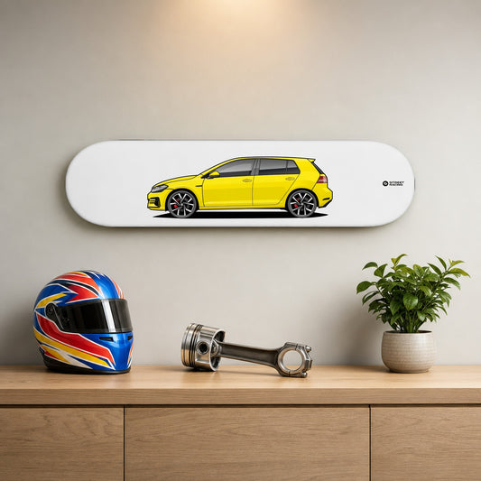 Tabla decorativa skate Volkswagen Golf GTI MK7.5 Amarillo fondo Plano en un living – StreetRacing