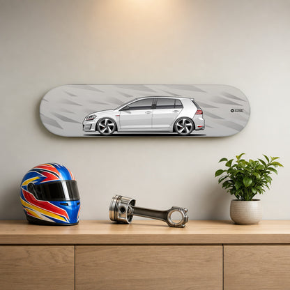Tabla decorativa skate Volkswagen Golf GTI MK7 Pure White fondo Fragmentos en un living – StreetRacing