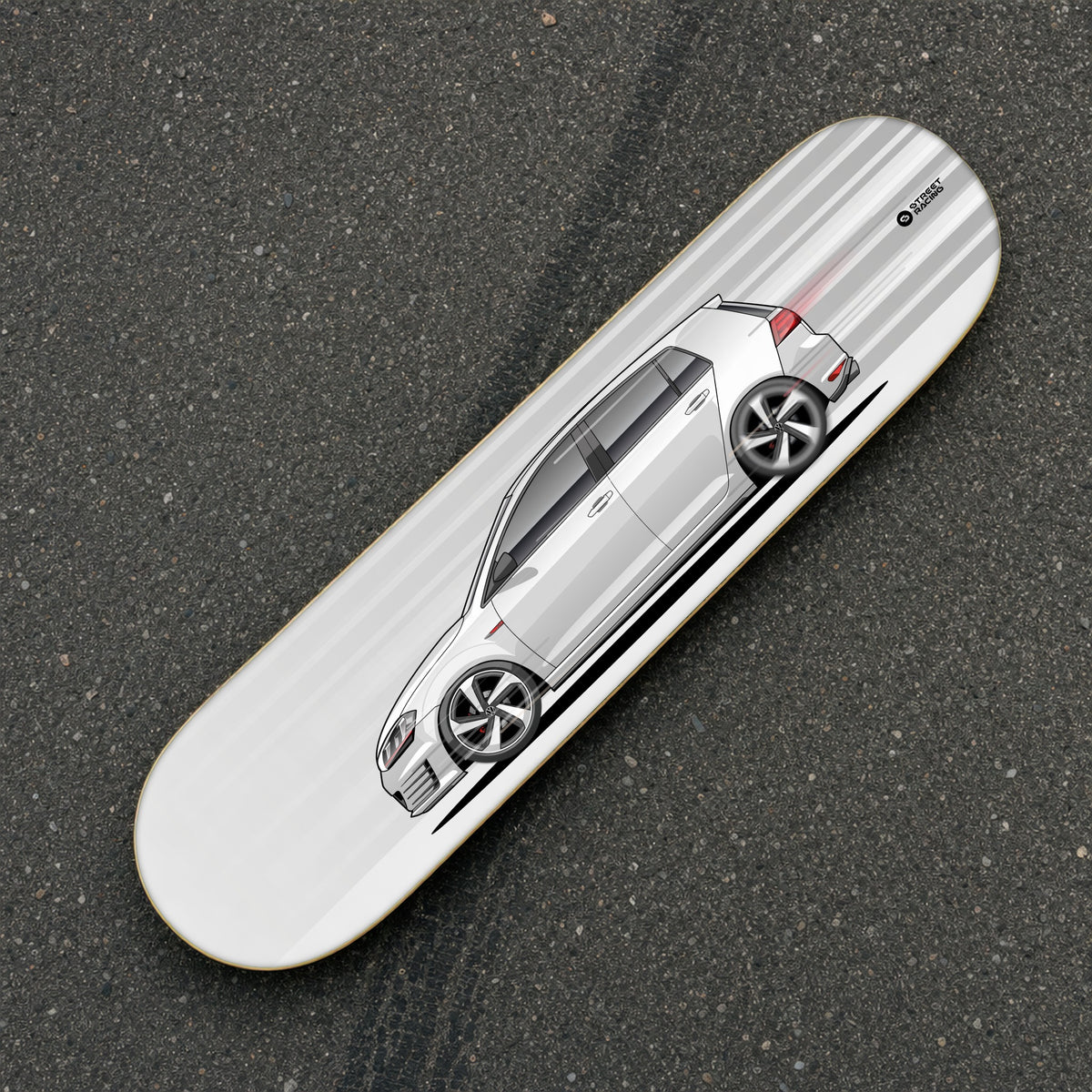 Tabla decorativa skate Volkswagen Golf GTI MK7 Pure White fondo Movimiento sobre el asfalto – StreetRacing