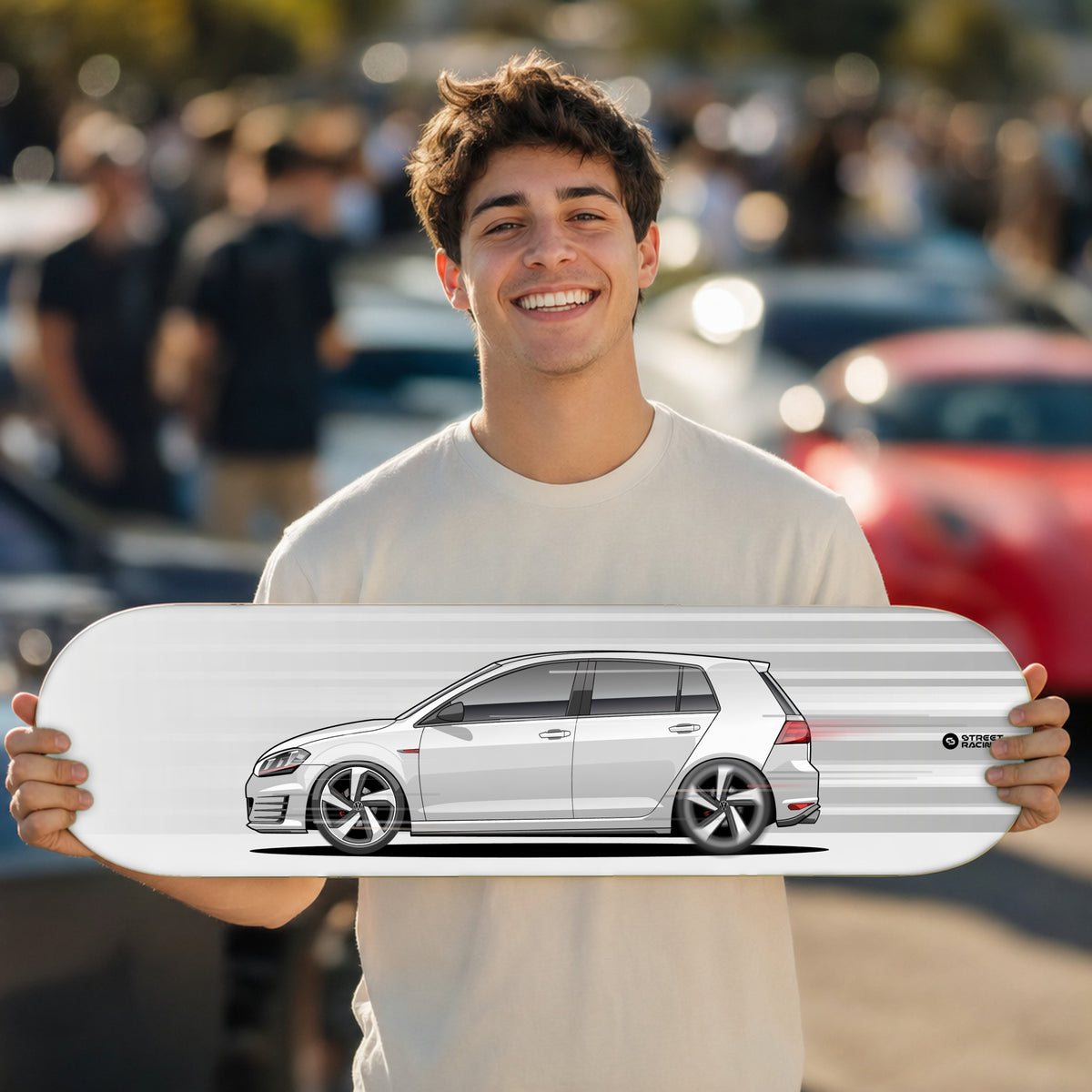 Tabla decorativa skate Volkswagen Golf GTI MK7 Pure White fondo Movimiento en un car meet – StreetRacing