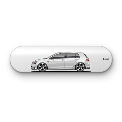 Tabla decorativa skate Volkswagen Golf GTI MK7 Pure White fondo Plano sobre fondo blanco – StreetRacing